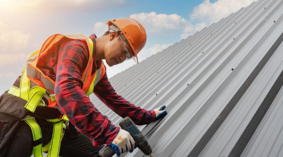Professional gutter cleaning in Dollar Bay, MI